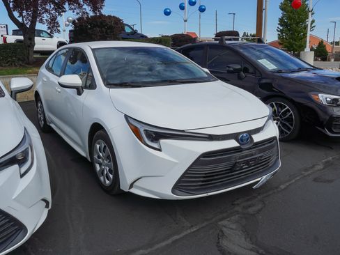 Certified 2024 Toyota Corolla LE FWD image 2