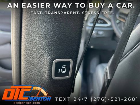 Used 2025 Chrysler Pacifica Select FWD image 27
