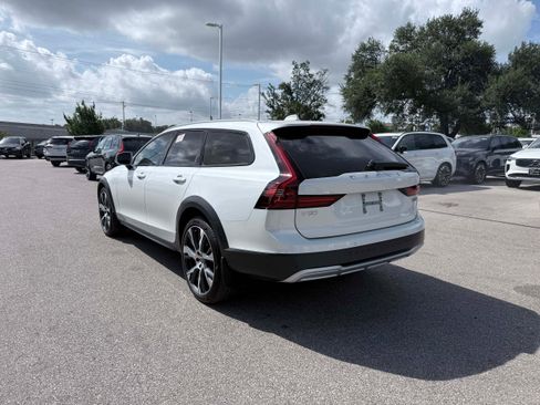 Certified 2025 Volvo V90 B6 Cross Country Ultra w/ Climate Package AWD/4WD image 4