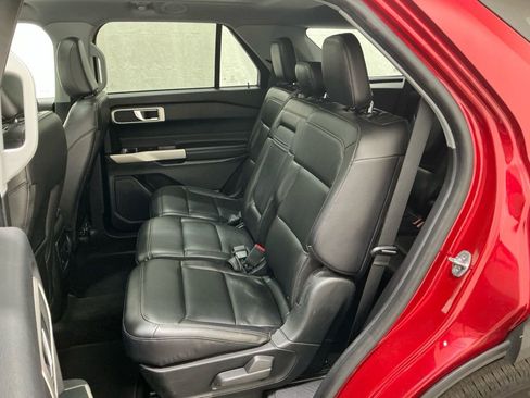 Used 2022 Ford Explorer XLT w/ Equipment Group 202A image 19