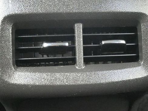 Used 2019 Chevrolet Equinox Premier image 16