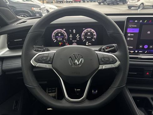 New 2026 Volkswagen Tiguan SE R-Line FWD image 18
