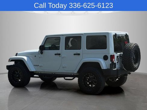 Used 2017 Jeep Wrangler Unlimited Rubicon w/ Connectivity Group AWD/4WD image 3