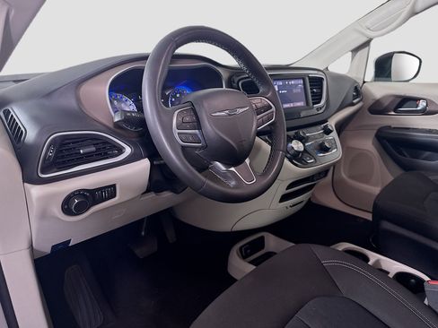 Used 2023 Chrysler Voyager LX FWD image 23