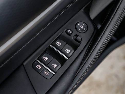 Used 2023 BMW M550i xDrive w/ Executive Package image 47