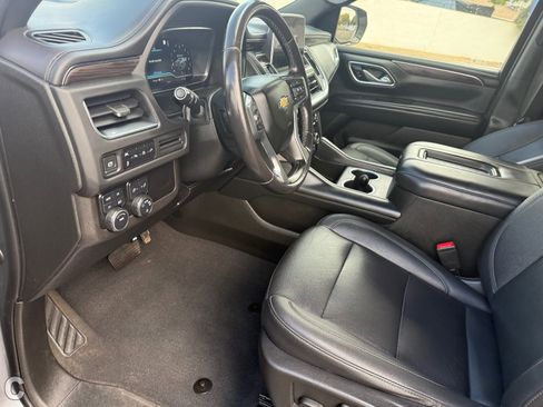 Used 2022 Chevrolet Suburban LT image 19