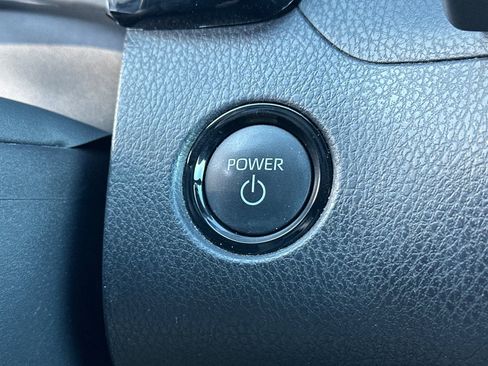Used 2025 Toyota Camry SE w/ Convenience Package FWD image 18