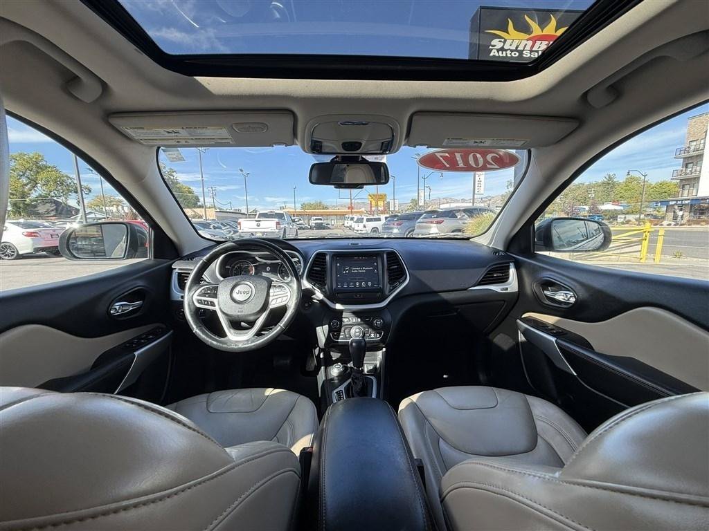 Used 2017 Jeep Cherokee Limited AWD/4WD image 16
