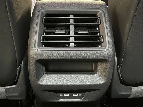 New 2026 Volkswagen Tiguan SE AWD/4WD image 24