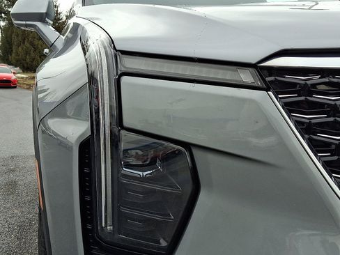 Certified 2025 Cadillac XT4 Premium Luxury image 10