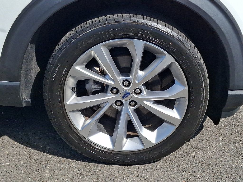 Used 2022 Ford Explorer Platinum w/ Equipment Group 601A AWD/4WD image 11