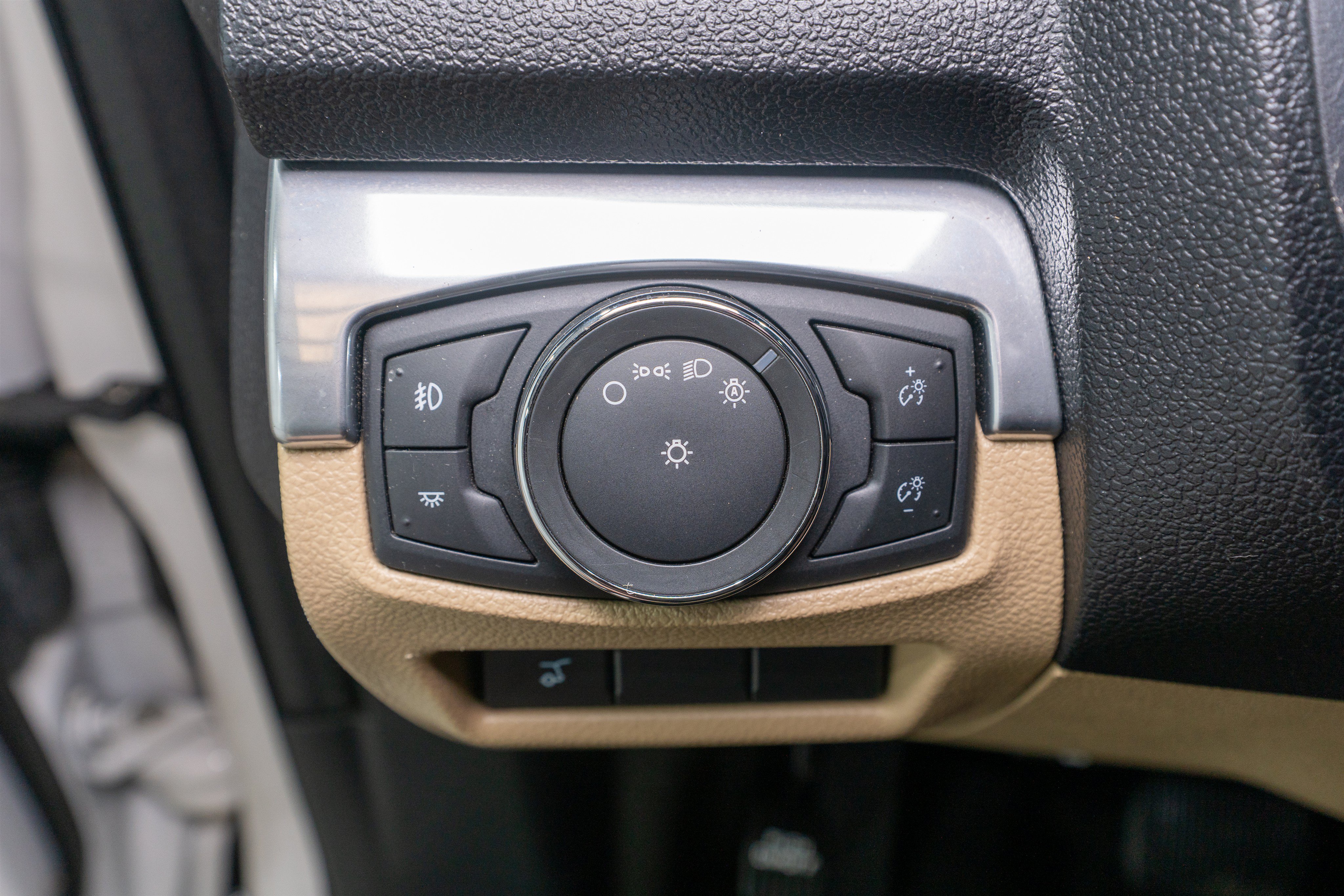 Used 2017 Ford Explorer Limited w/ Equipment Group 301A FWD image 31