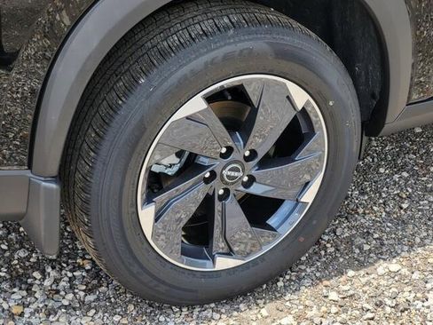 New 2025 Nissan Rogue SV image 5