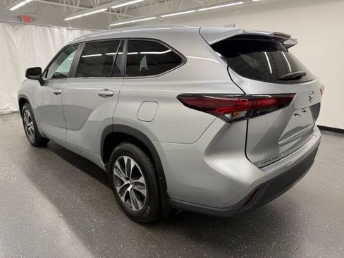 Certified 2025 Toyota Highlander XLE AWD/4WD image 4