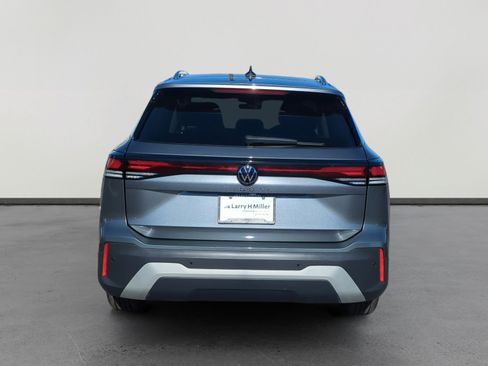 Certified 2025 Volkswagen Tiguan S image 4