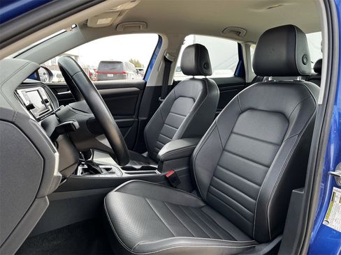 Used 2024 Volkswagen Jetta SE image 22