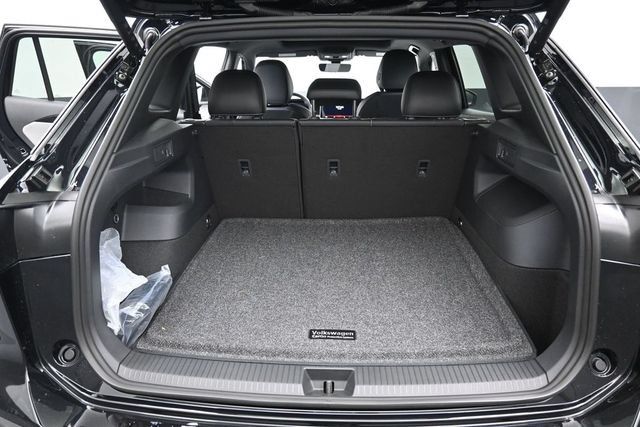 New 2026 Volkswagen Tiguan SE R-Line AWD/4WD image 12
