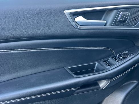 Used 2022 Ford Edge Titanium image 12