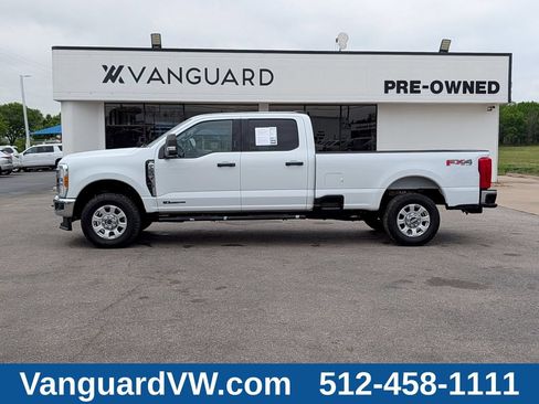 Used 2023 Ford F250 XLT w/ FX4 Off-Road Package AWD/4WD image 4