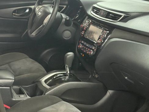 Used 2016 Nissan Rogue SV w/ SV Premium Package FWD image 5
