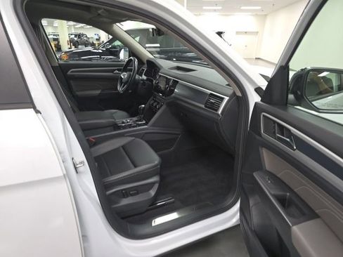 Used 2023 Volkswagen Atlas SEL R-Line AWD/4WD image 5