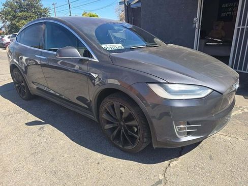 Used 2016 Tesla Model X 90D image 2