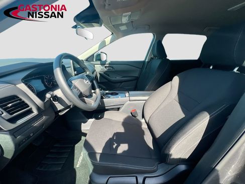 Used 2025 Nissan Rogue S FWD image 26