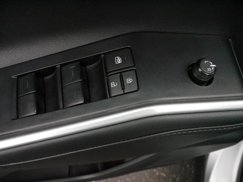 Certified 2024 Toyota Highlander XLE image 19