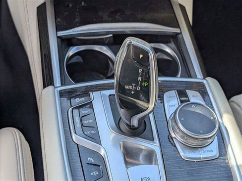 Used 2019 BMW 750i w/ M Sport Package RWD image 12