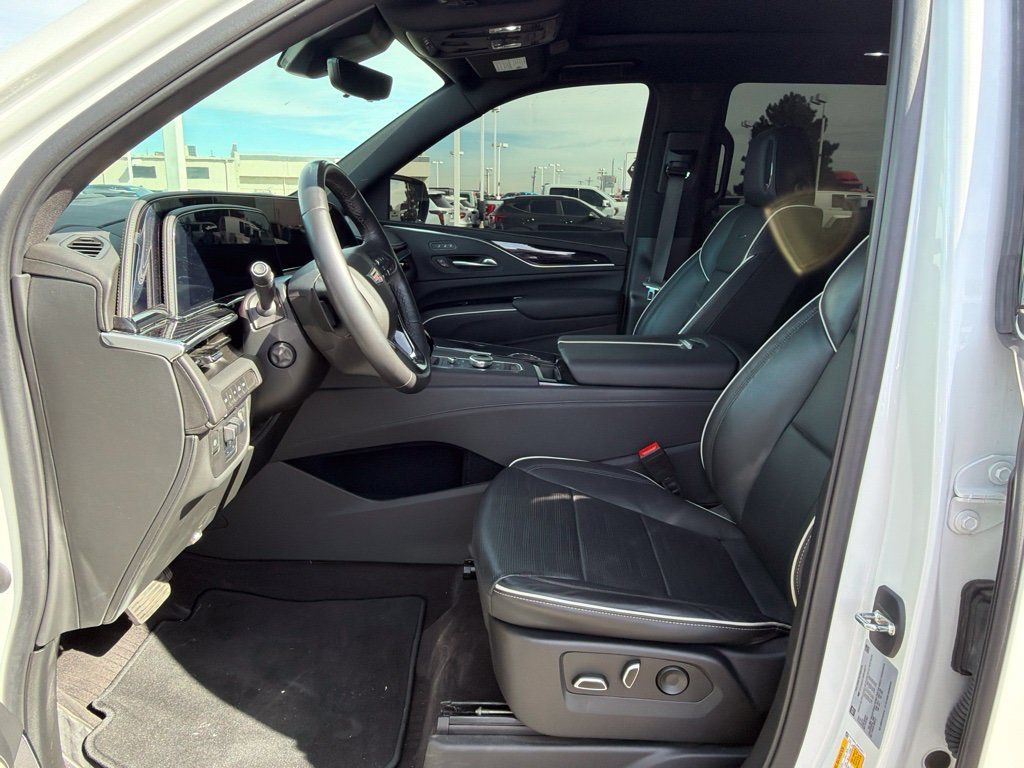 Used 2022 Cadillac Escalade Sport AWD/4WD image 2