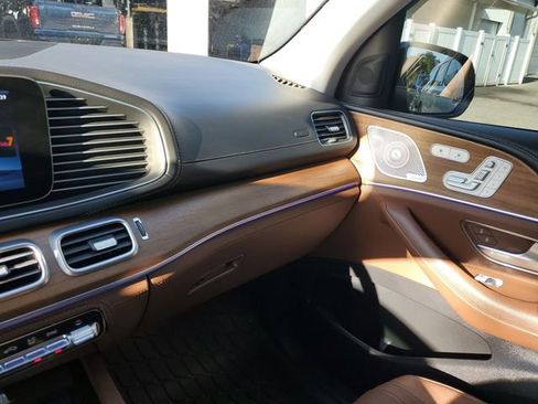 Used 2024 Mercedes-Benz GLS 450 4MATIC w/ Pinnacle Trim Package image 26
