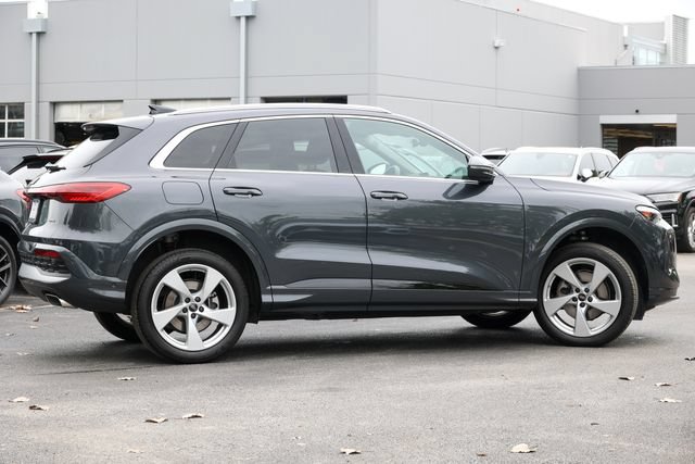 Used 2025 Audi Q5 Premium Plus w/ Premium Plus AWD/4WD image 24