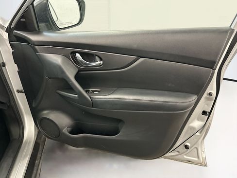 Used 2017 Nissan Rogue S image 32