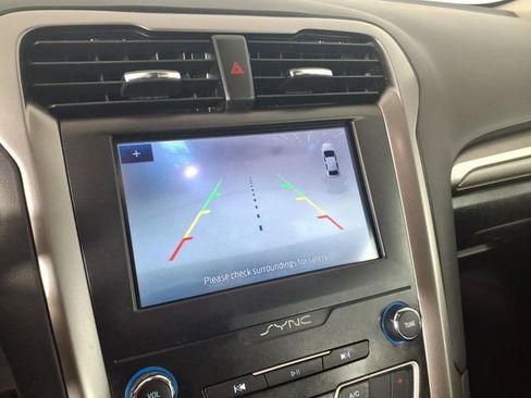 Used 2020 Ford Fusion SE image 26