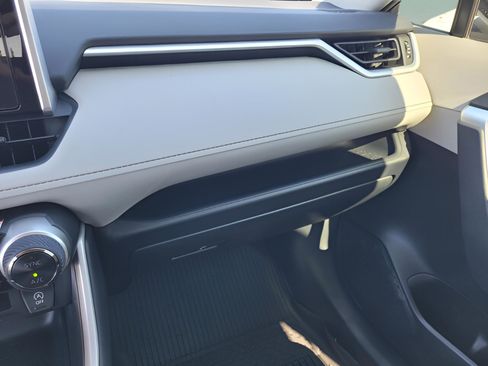 Used 2025 Toyota RAV4 XLE image 28