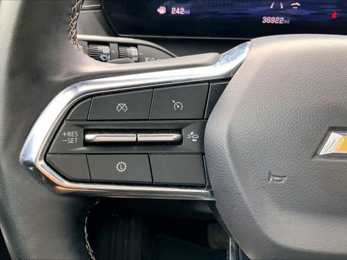 Used 2025 Chevrolet Traverse LT FWD image 24