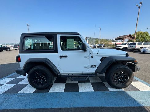 Used 2022 Jeep Wrangler Sport AWD/4WD image 6