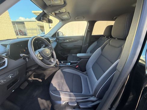 Used 2025 Chevrolet TrailBlazer LT FWD image 25