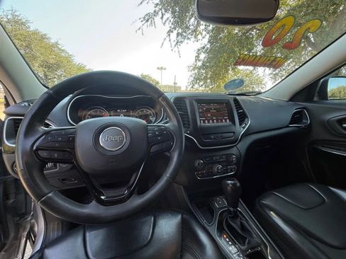 Used 2020 Jeep Cherokee Latitude Plus image 15