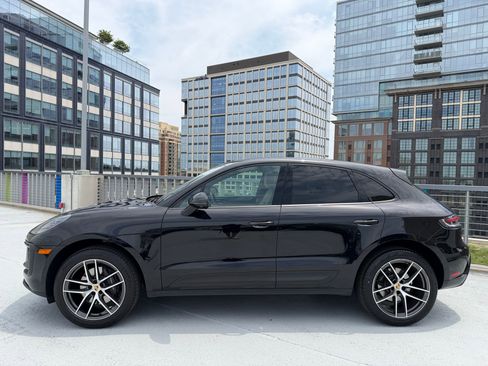 Used 2023 Porsche Macan AWD/4WD image 2