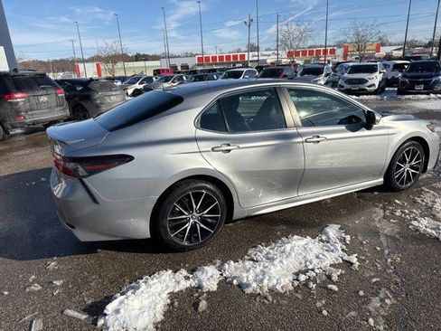 Used 2023 Toyota Camry SE image 6
