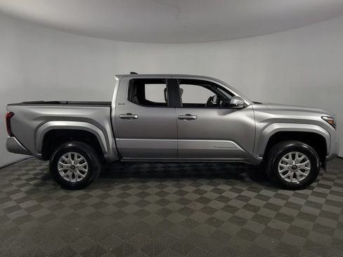 Used 2025 Toyota Tacoma SR5 AWD/4WD image 10