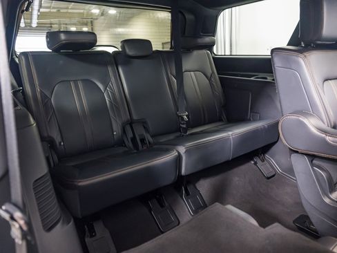 Used 2024 Ford Expedition Platinum image 34