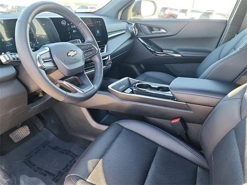 Used 2025 Chevrolet Equinox LT w/ Convenience Package II image 11