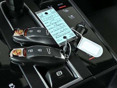 Certified 2025 Porsche Macan image 15