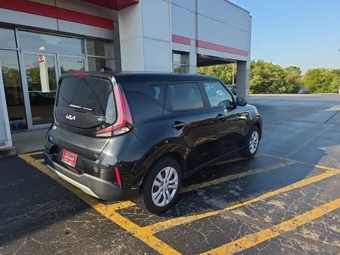 Used 2023 Kia Soul LX FWD image 3