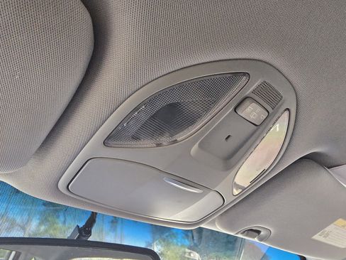 Used 2017 Hyundai Santa Fe SE image 23