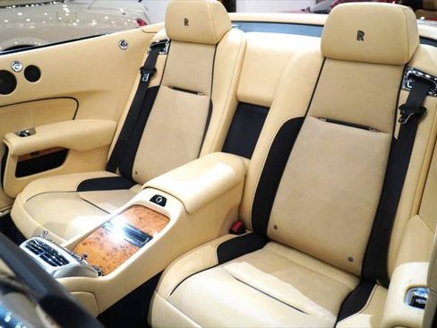 Used 2016 Rolls-Royce Dawn RWD image 23