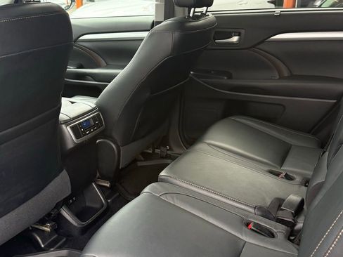 Used 2017 Toyota Highlander XLE image 34