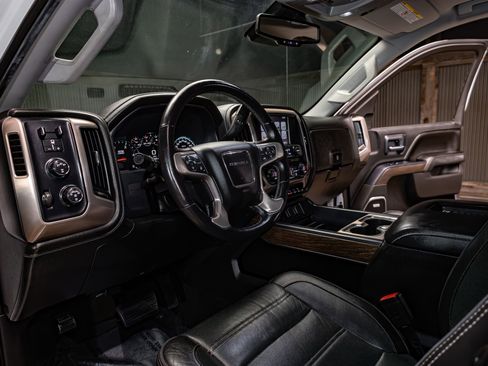 Used 2017 GMC Sierra 2500 Denali w/ Duramax Plus Package AWD/4WD image 12